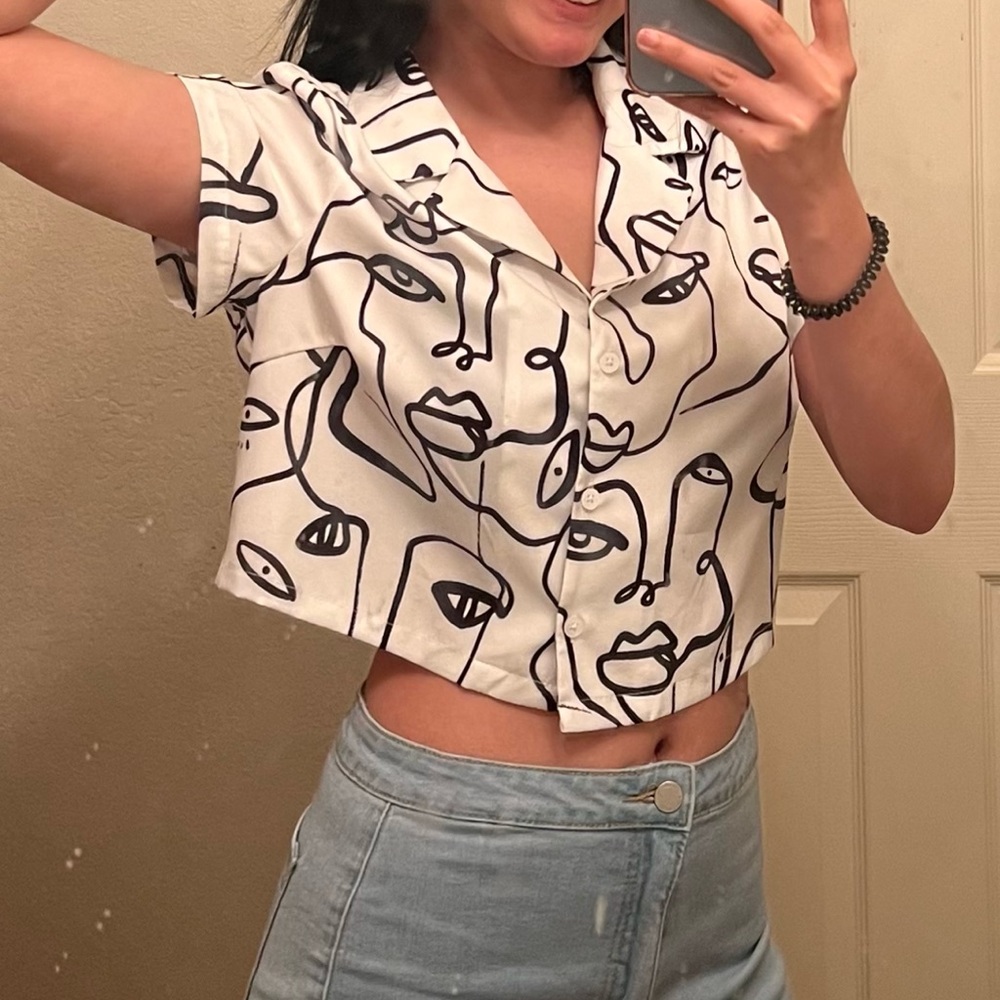 Short sleeve tops 😍 size: small | condition: good